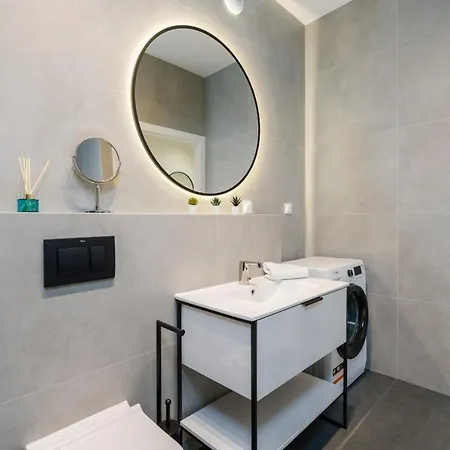 Apartment Widokowy Wojciechowskiego Parking I Loggia By Renters Prestige Poznan